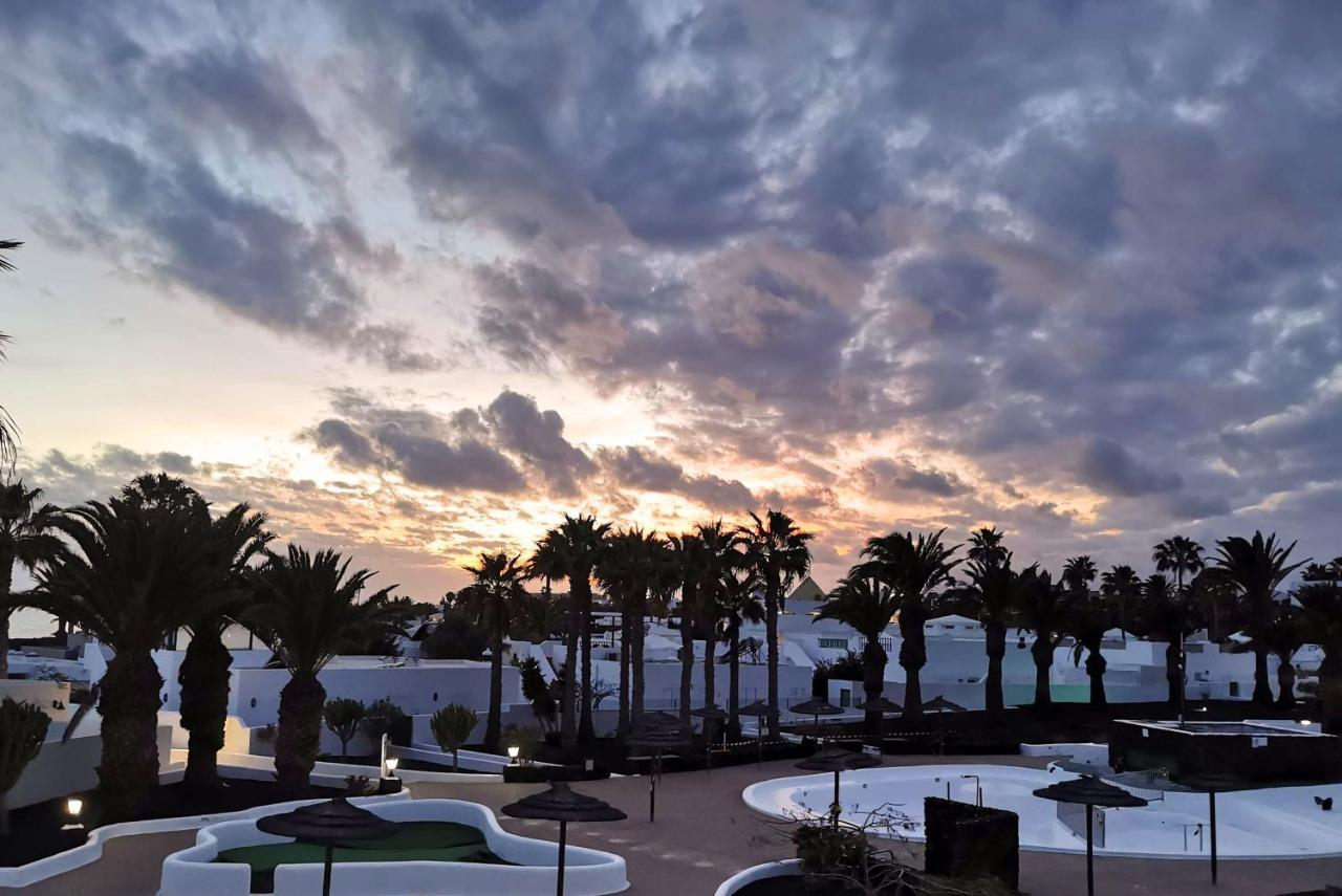 Calypso, Apartamento Completo Con Vistas Al Mar Y A La Piscina En Costa Teguise Bagian luar foto